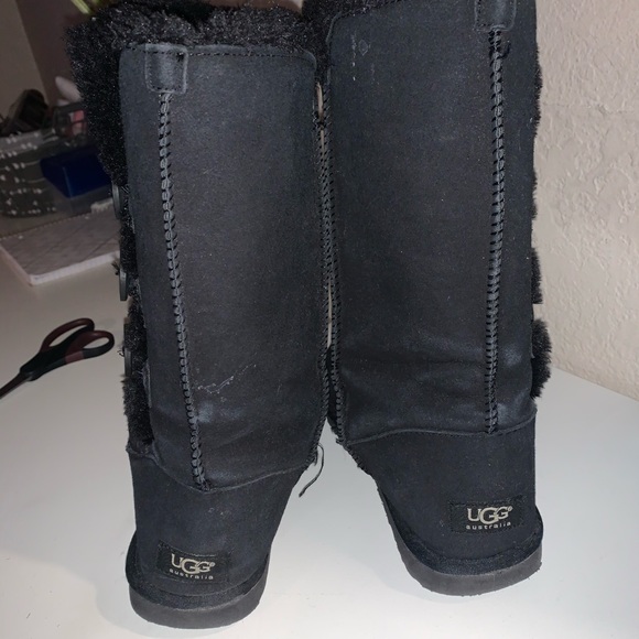 BLACK UGGS - Picture 3 of 3